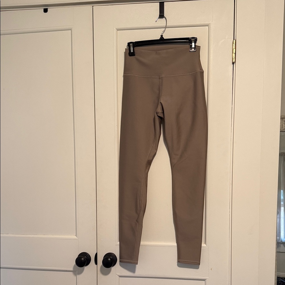 ALO Yoga - 7/8 High-Waist Airlift Legging - Gravel - Size L